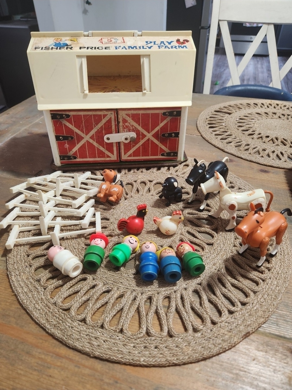 Vintage 1967 FP Little People Family Farm Barn 915